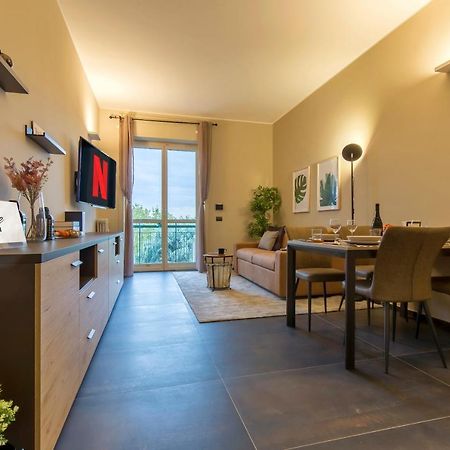 Modern & Bright 2 Bedroom Flat 50M From M4 Stop ミラノ エクステリア 写真