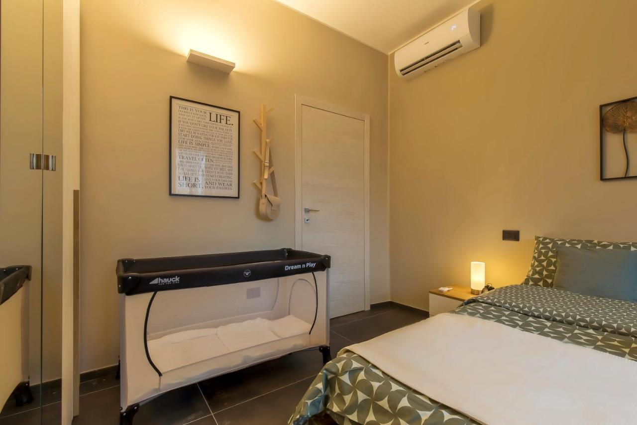 Modern & Bright 2 Bedroom Flat 50M From M4 Stop ミラノ エクステリア 写真