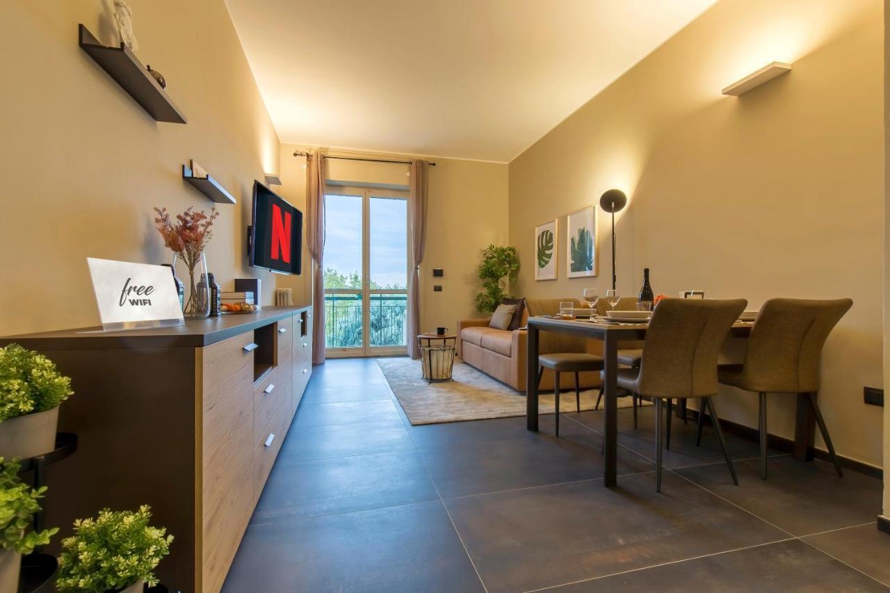 Modern & Bright 2 Bedroom Flat 50M From M4 Stop ミラノ エクステリア 写真