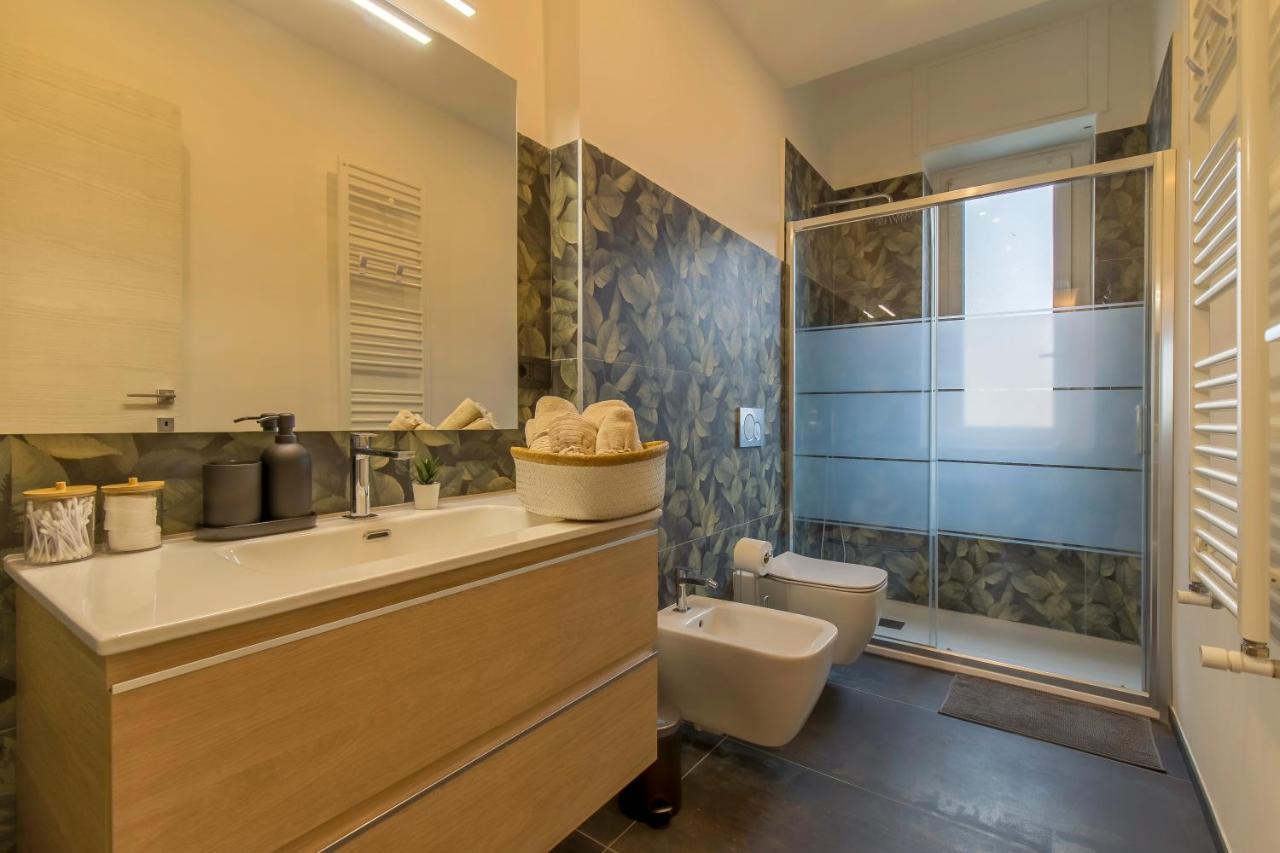 Modern & Bright 2 Bedroom Flat 50M From M4 Stop ミラノ エクステリア 写真