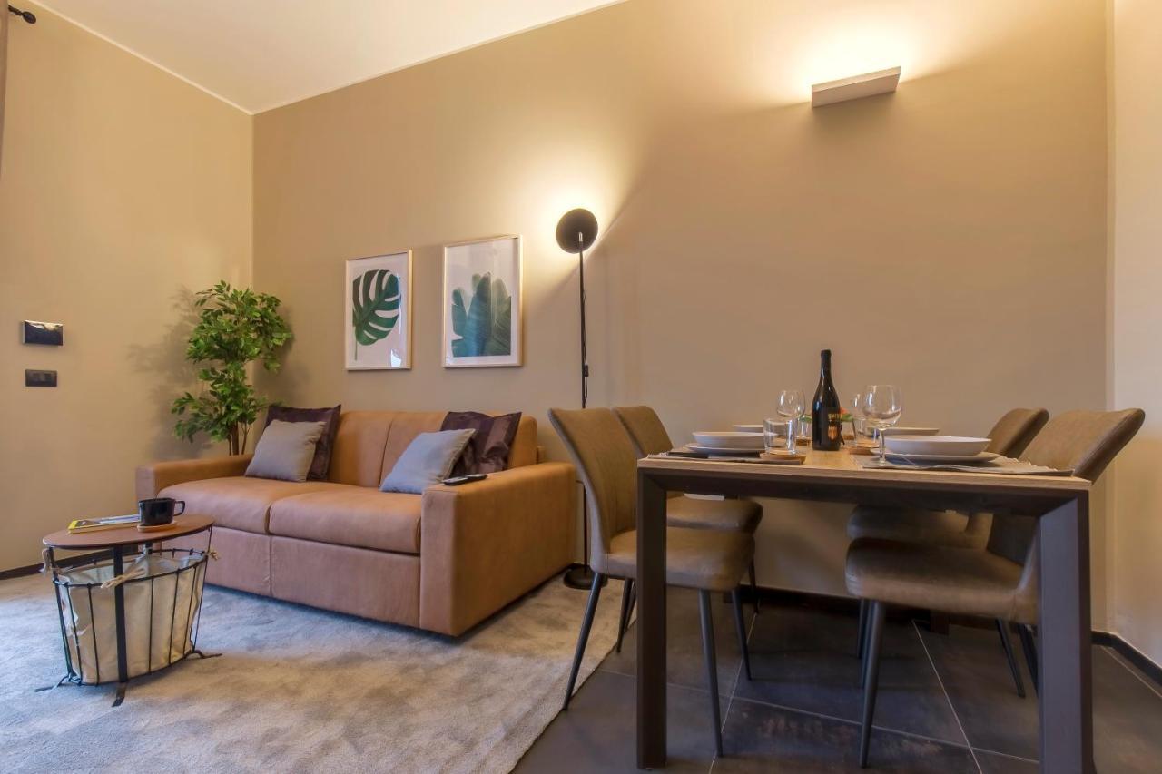 Modern & Bright 2 Bedroom Flat 50M From M4 Stop ミラノ エクステリア 写真