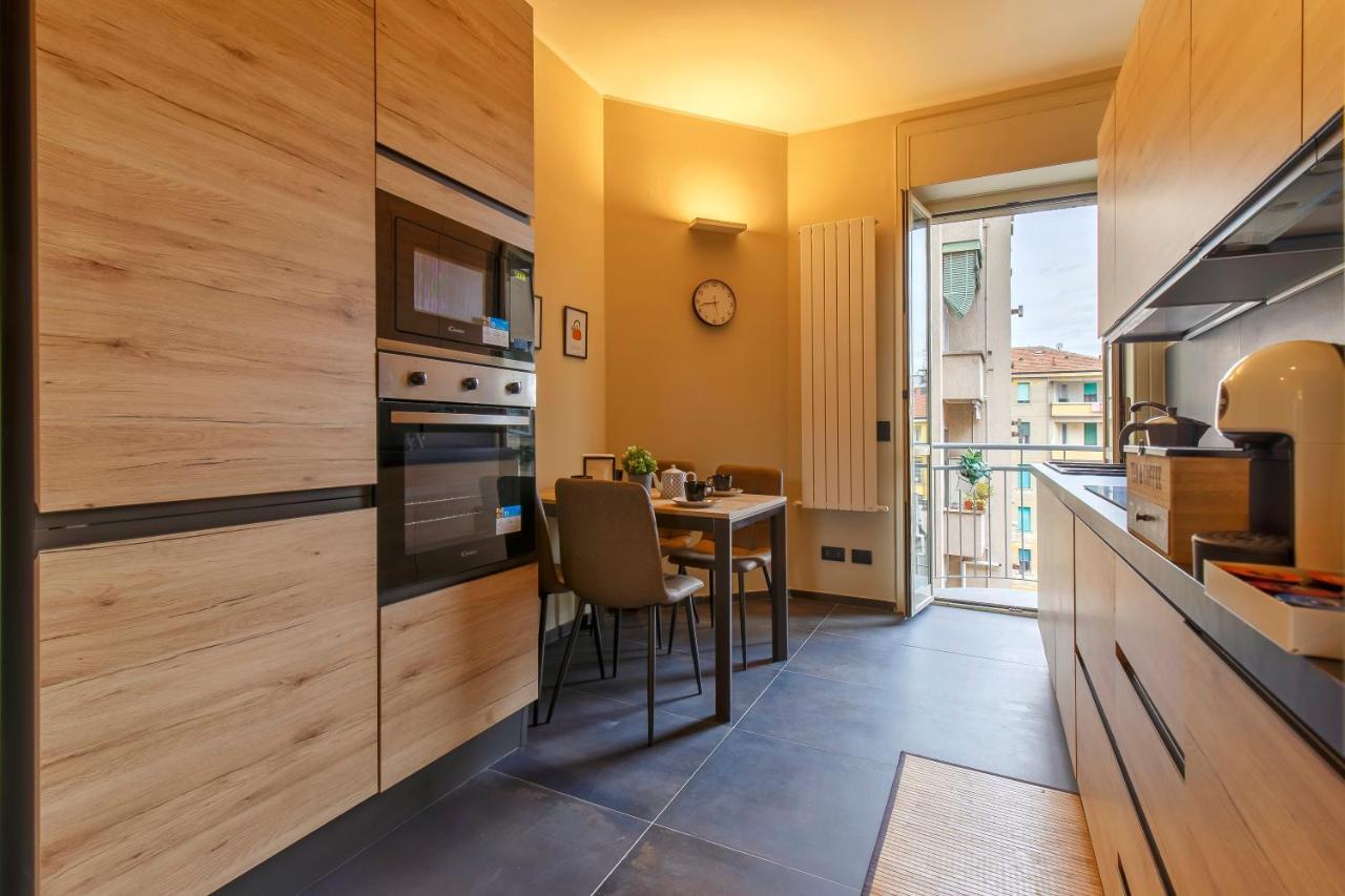 Modern & Bright 2 Bedroom Flat 50M From M4 Stop ミラノ エクステリア 写真