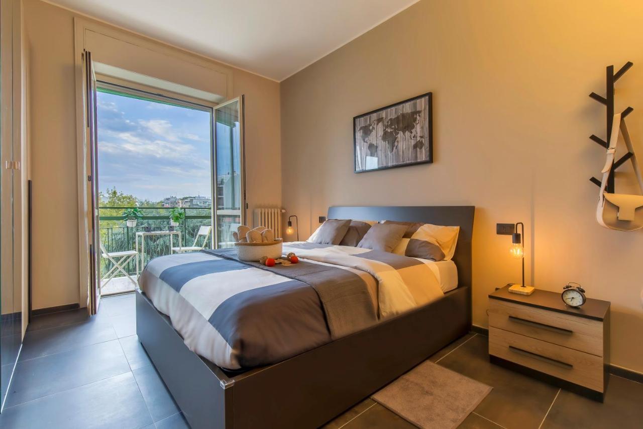 Modern & Bright 2 Bedroom Flat 50M From M4 Stop ミラノ エクステリア 写真