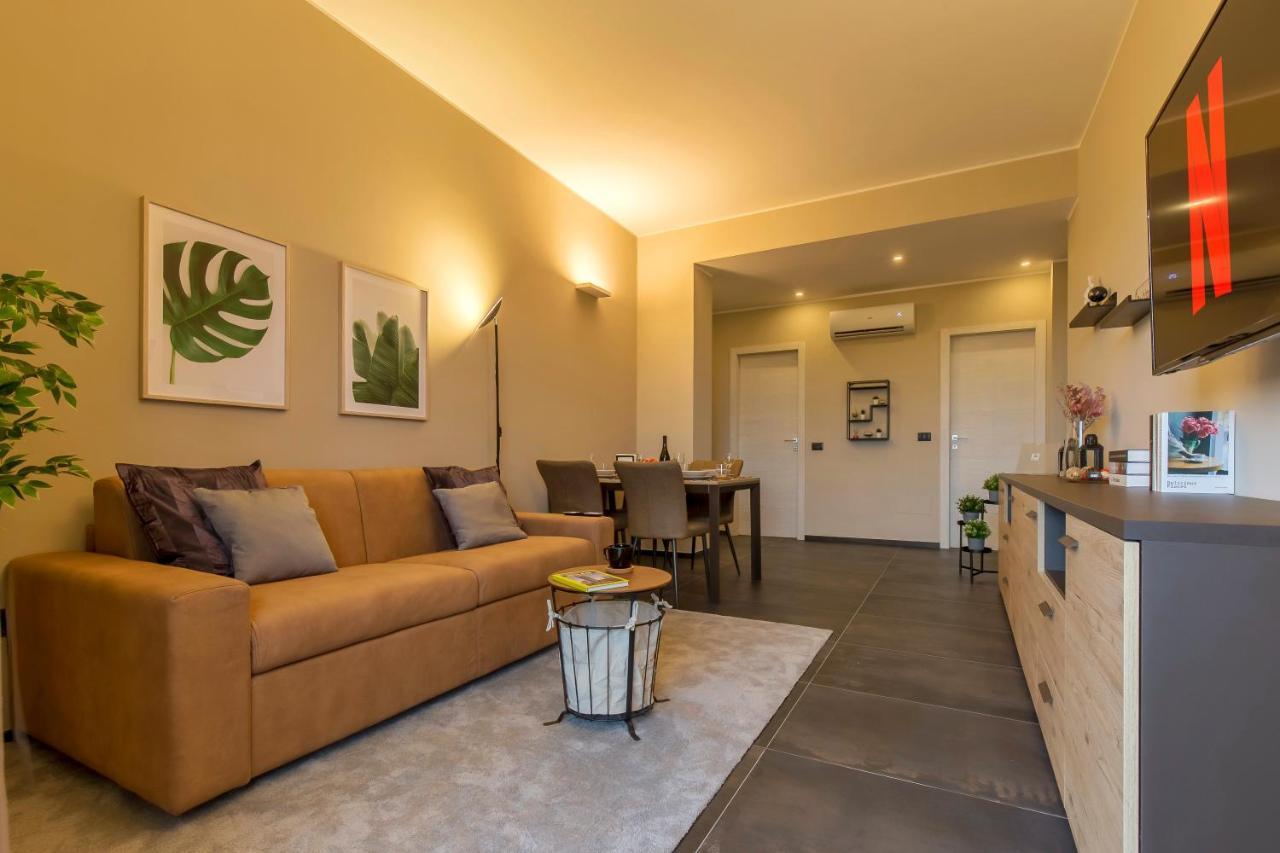 Modern & Bright 2 Bedroom Flat 50M From M4 Stop ミラノ エクステリア 写真