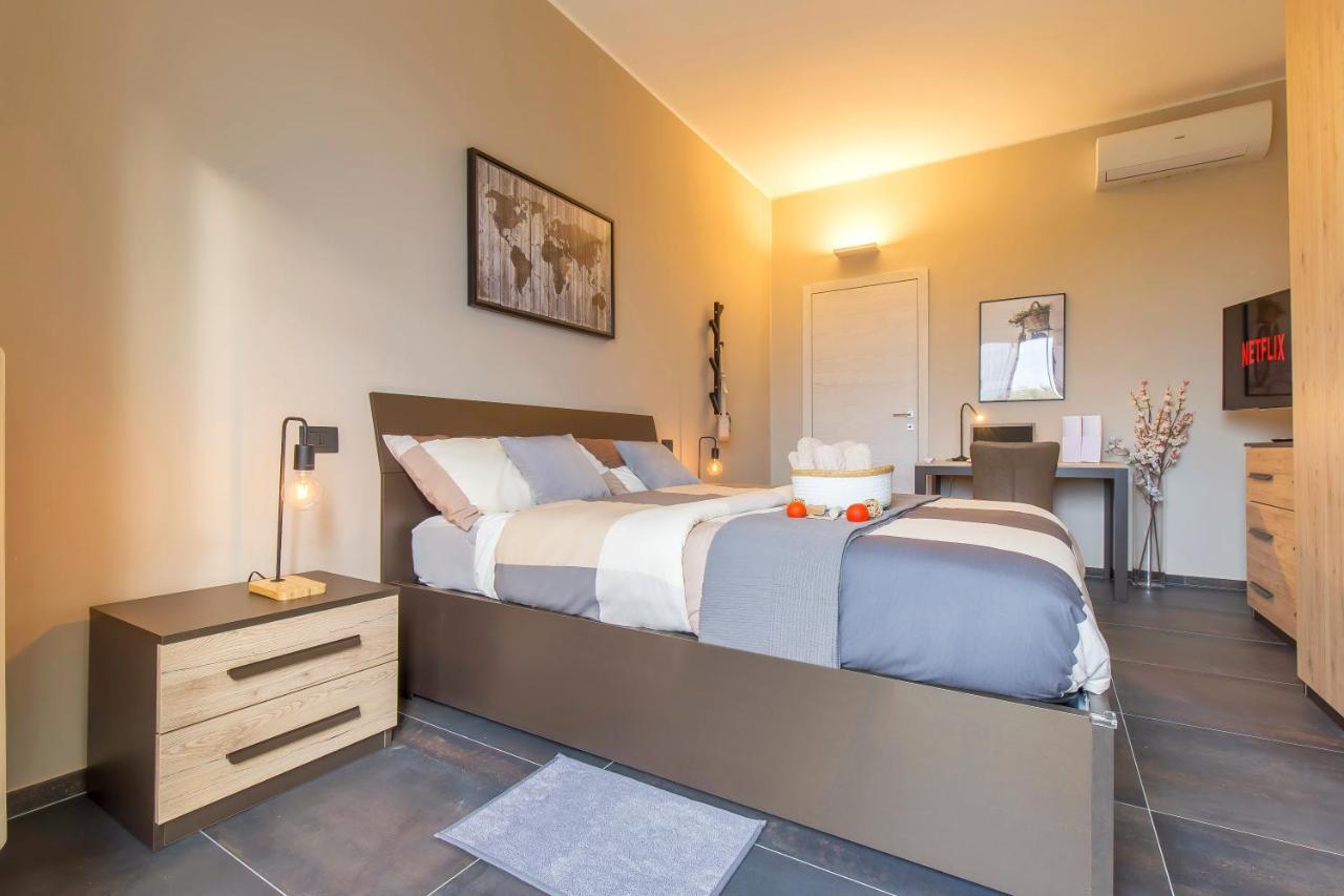 Modern & Bright 2 Bedroom Flat 50M From M4 Stop ミラノ エクステリア 写真