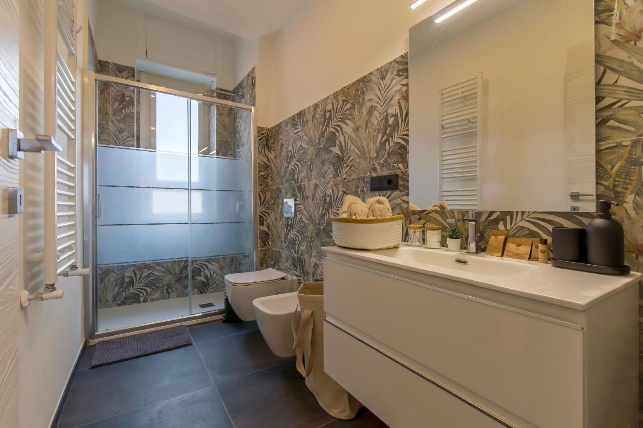 Modern & Bright 2 Bedroom Flat 50M From M4 Stop ミラノ エクステリア 写真