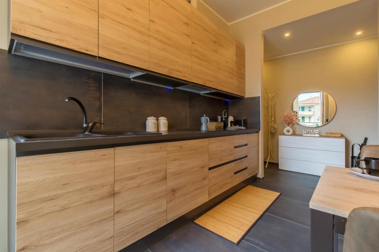 Modern & Bright 2 Bedroom Flat 50M From M4 Stop ミラノ エクステリア 写真