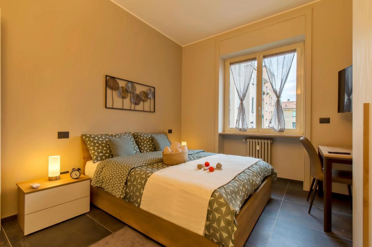 Modern & Bright 2 Bedroom Flat 50M From M4 Stop ミラノ エクステリア 写真