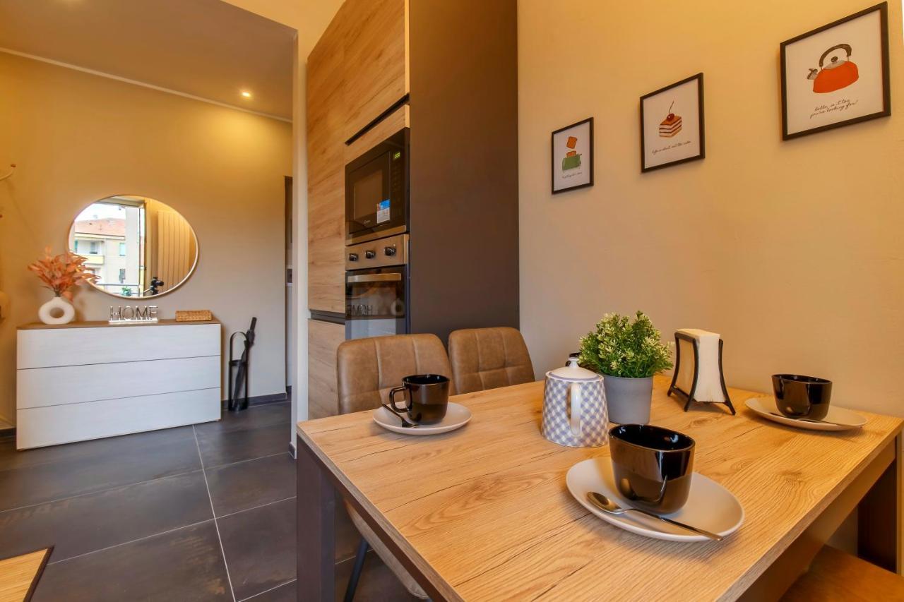 Modern & Bright 2 Bedroom Flat 50M From M4 Stop ミラノ エクステリア 写真