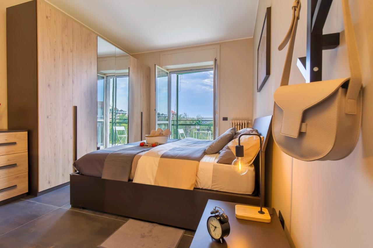 Modern & Bright 2 Bedroom Flat 50M From M4 Stop ミラノ エクステリア 写真