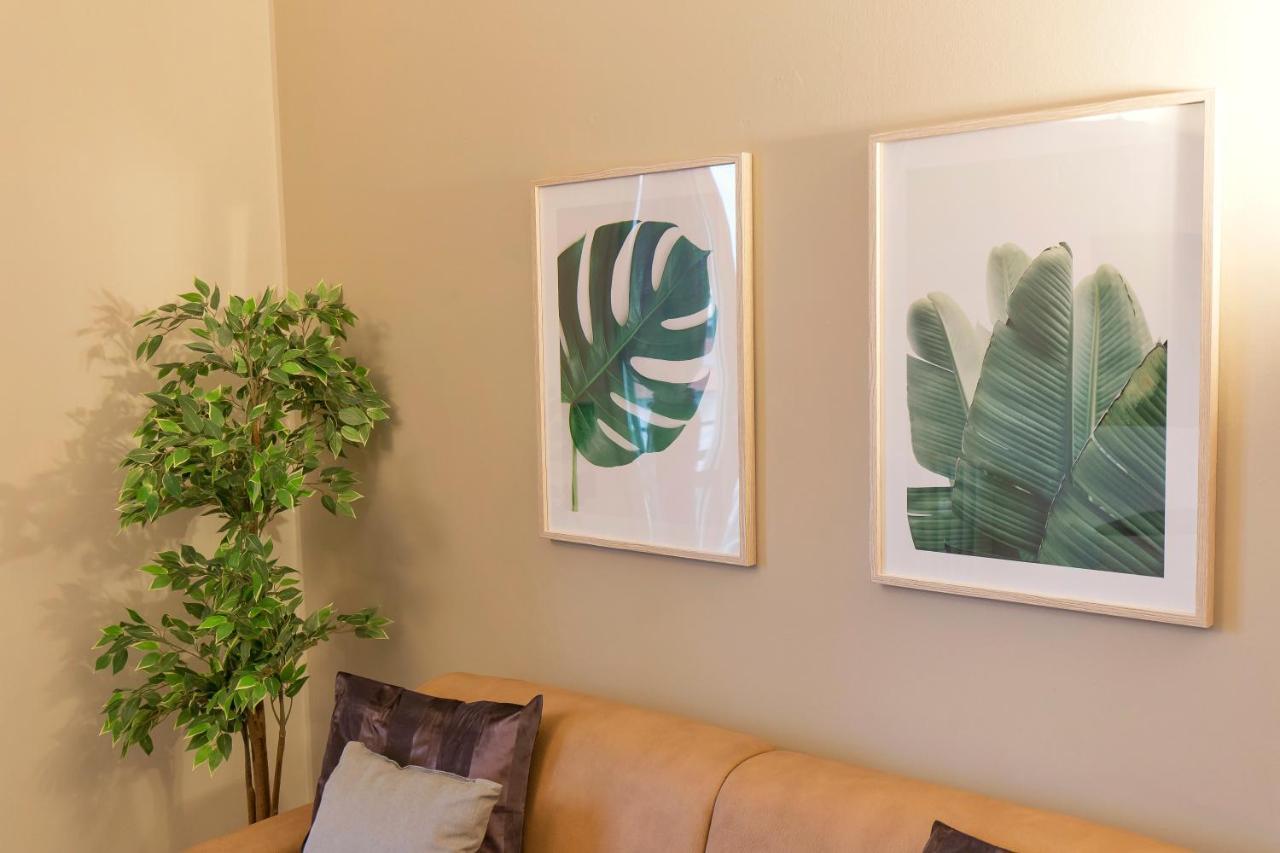 Modern & Bright 2 Bedroom Flat 50M From M4 Stop ミラノ エクステリア 写真