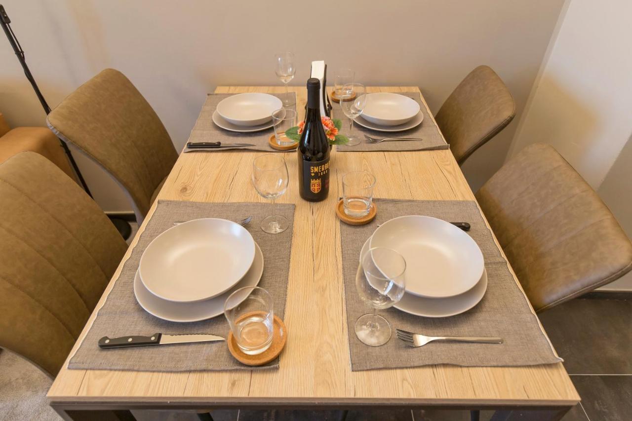 Modern & Bright 2 Bedroom Flat 50M From M4 Stop ミラノ エクステリア 写真